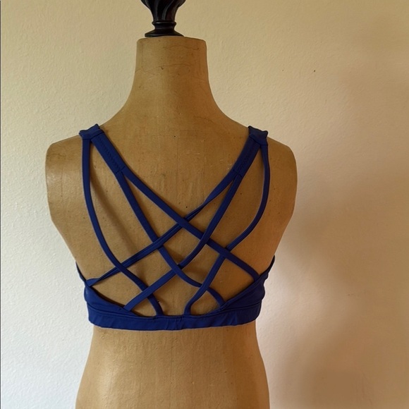 Lululemon sz 10 Free To Be Serene Psychic Blue sports bra great pre owned cond - Picture 2 of 8
